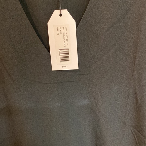 Women’s Universal Standard Top in Black Size XS - Picture 3 of 6